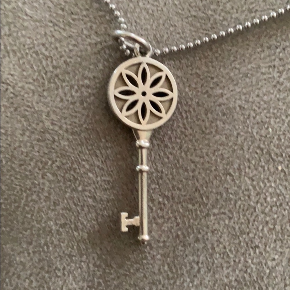 Tiffany silver small daisy key - Picture 2 of 3